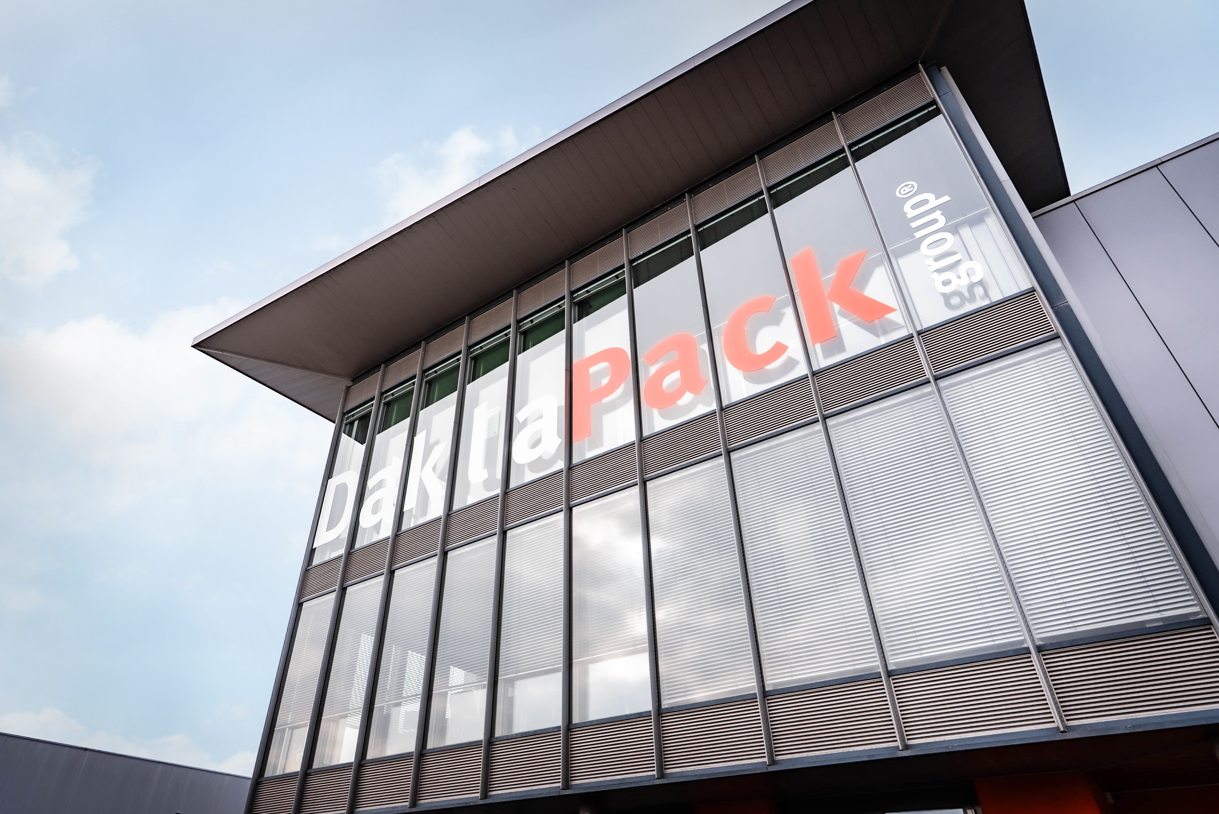 DaklaPack HQ - Side profile